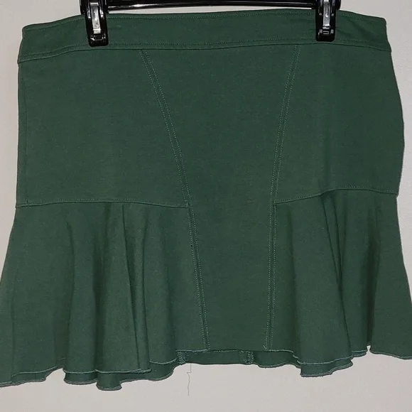 Skirts - Picture 2 of 3